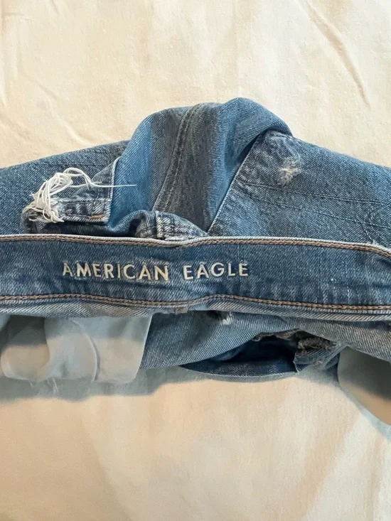 American Eagle Distressed Light Blue Denim Shorts Waist 26 Rise 11 Size 6 EUC - Picture 4 of 11